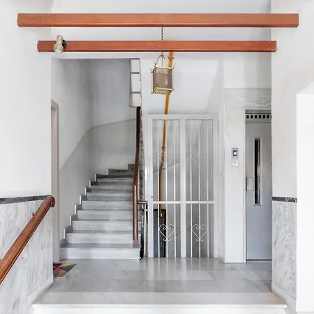 Navarinou Hideaway Apartment *